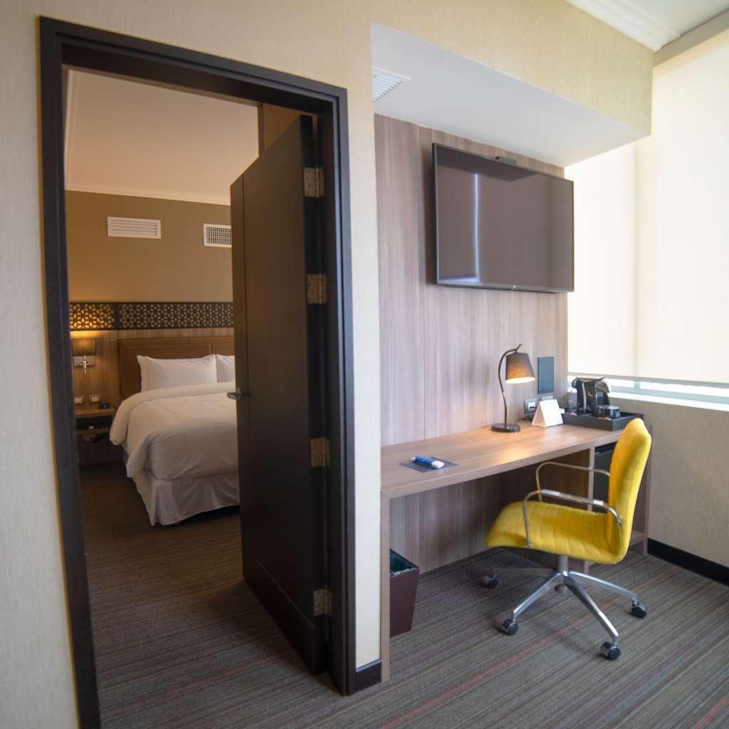 Hotel Doubletree By Hilton Trujillo à Encalada Chambre photo