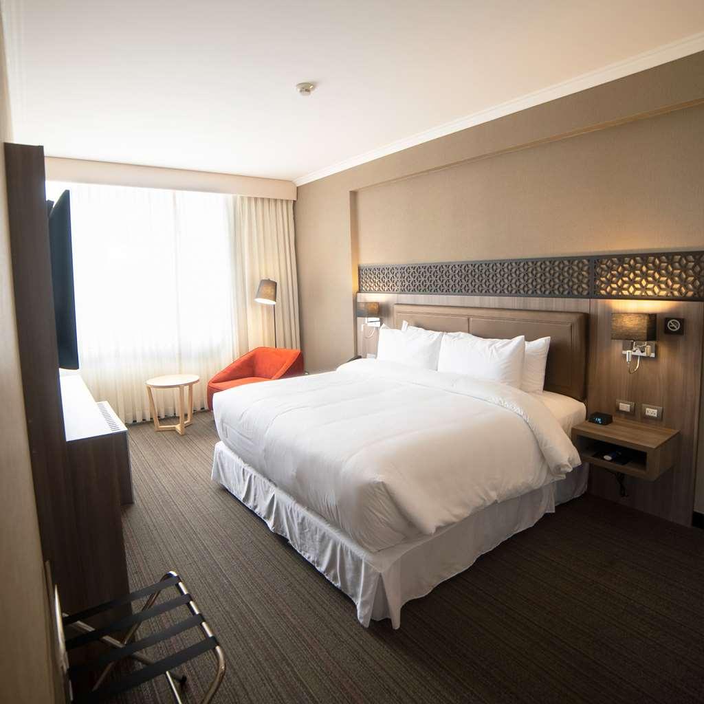Hotel Doubletree By Hilton Trujillo à Encalada Chambre photo