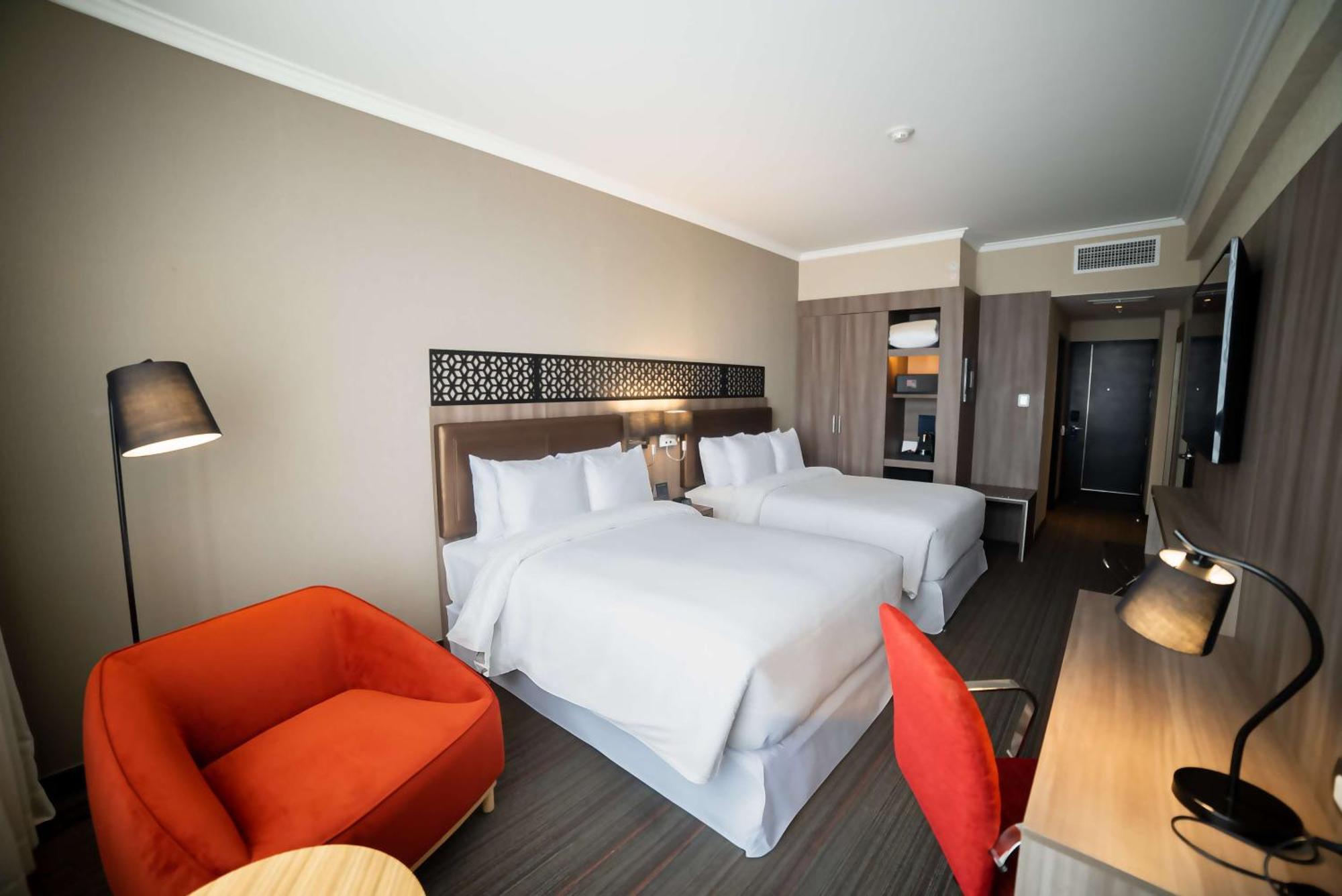 Hotel Doubletree By Hilton Trujillo à Encalada Extérieur photo