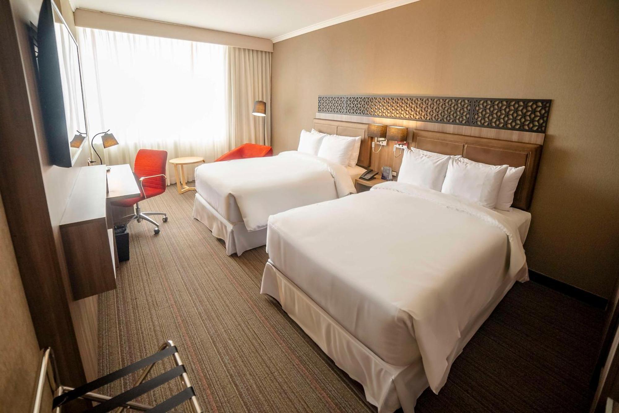 Hotel Doubletree By Hilton Trujillo à Encalada Extérieur photo