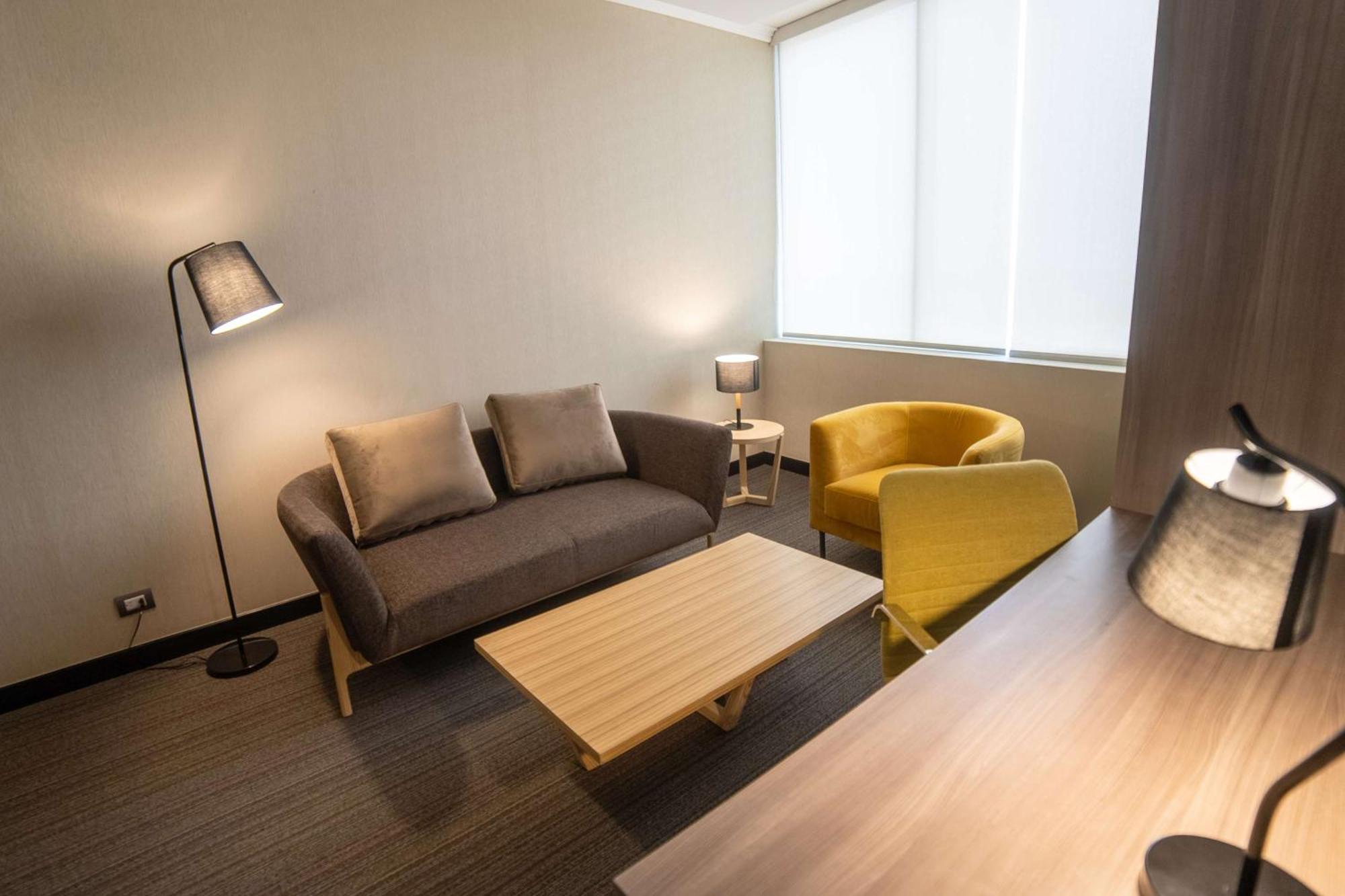 Hotel Doubletree By Hilton Trujillo à Encalada Extérieur photo