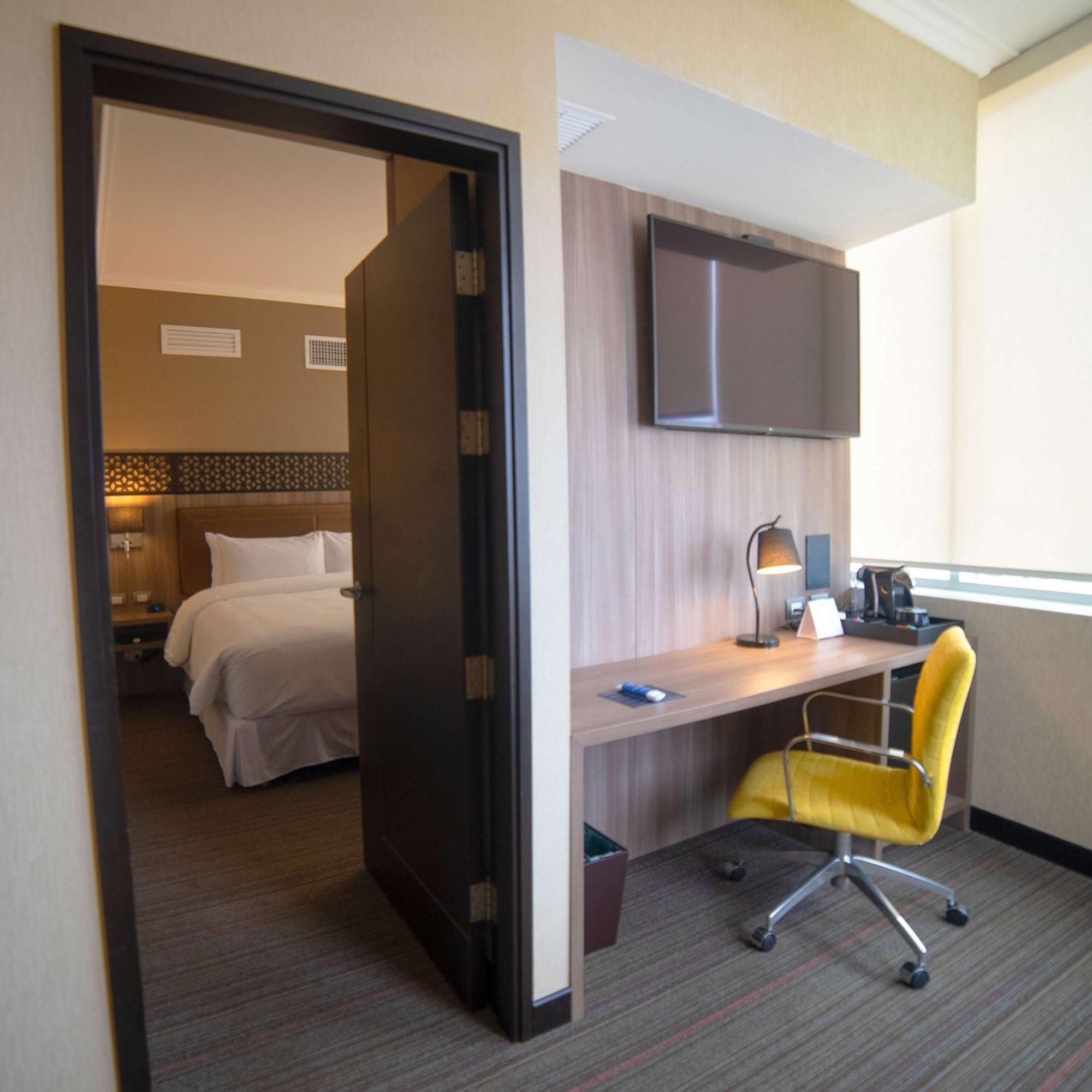 Hotel Doubletree By Hilton Trujillo à Encalada Extérieur photo