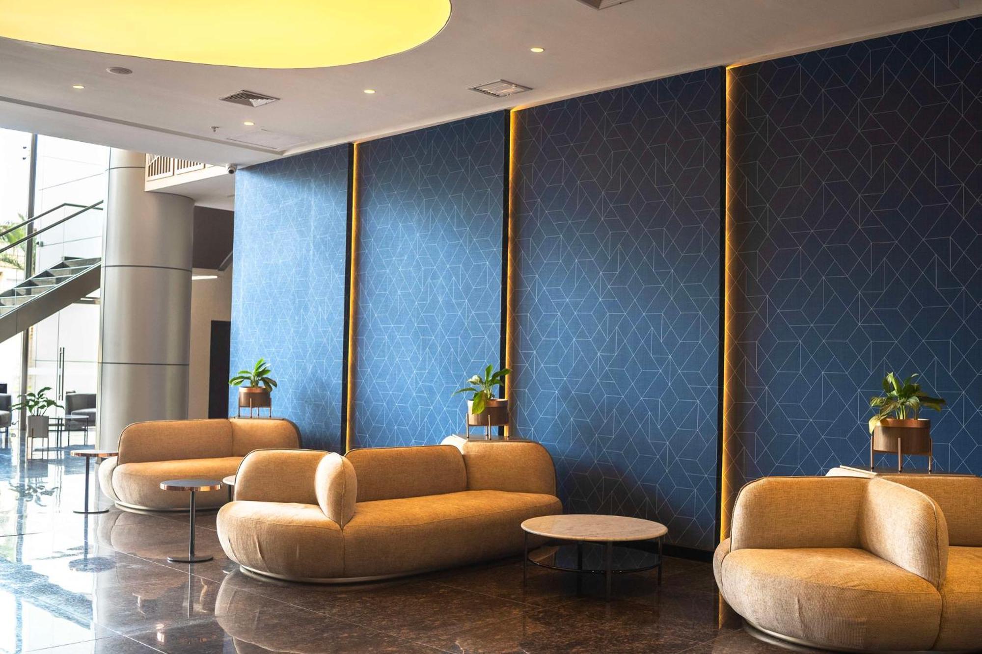 Hotel Doubletree By Hilton Trujillo à Encalada Extérieur photo
