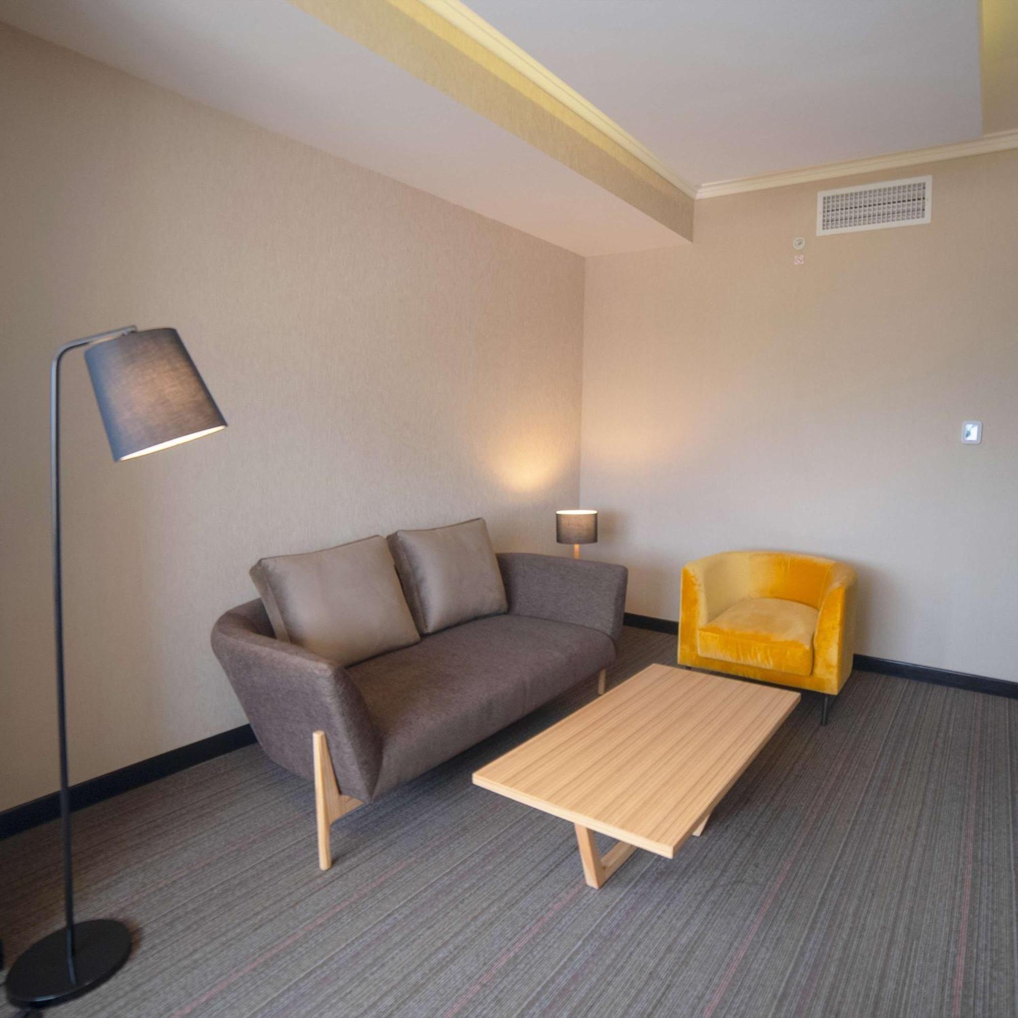 Hotel Doubletree By Hilton Trujillo à Encalada Extérieur photo