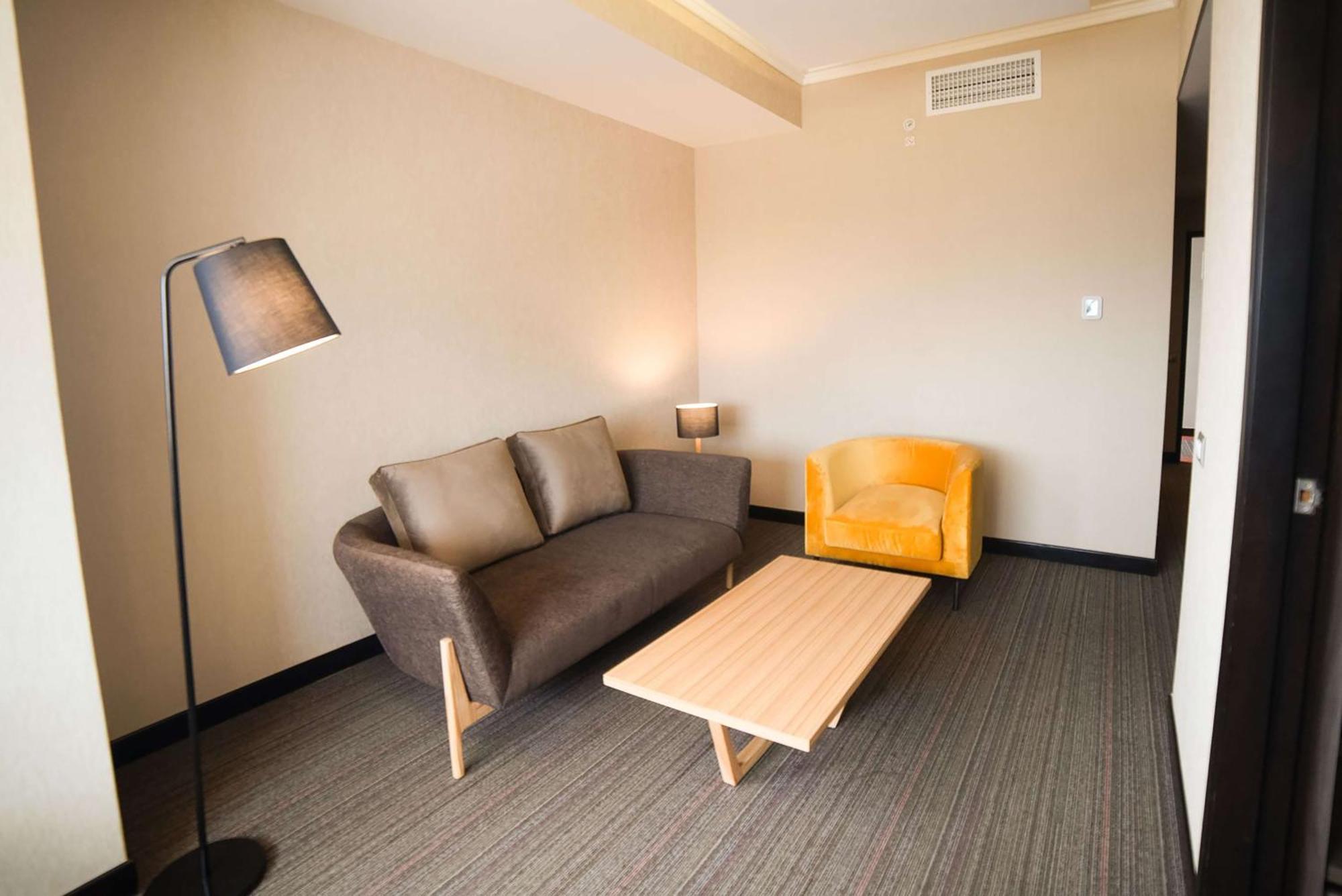 Hotel Doubletree By Hilton Trujillo à Encalada Extérieur photo