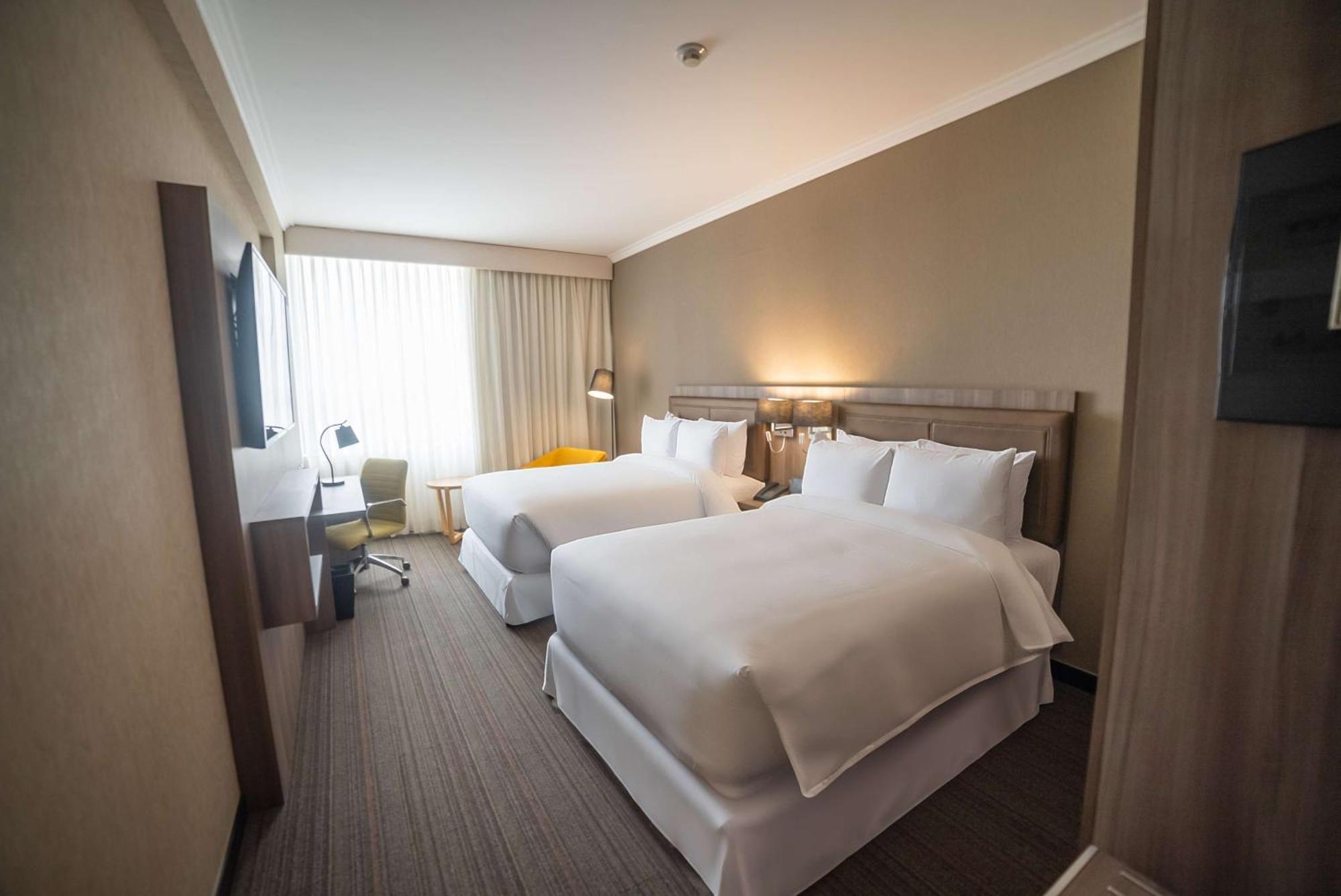 Hotel Doubletree By Hilton Trujillo à Encalada Extérieur photo