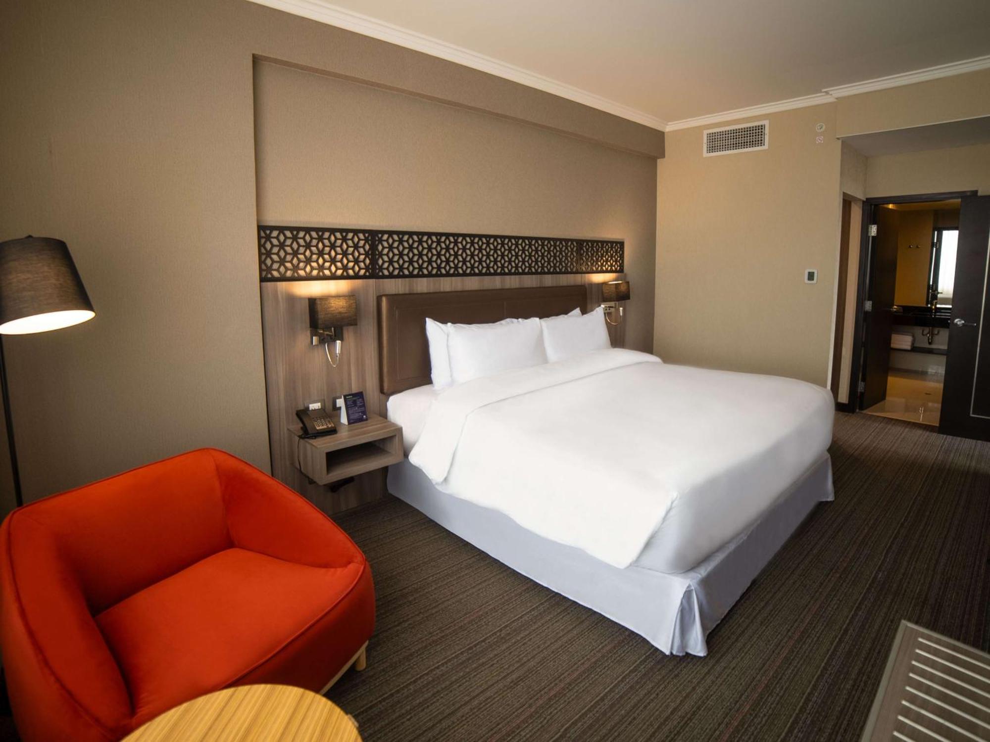 Hotel Doubletree By Hilton Trujillo à Encalada Extérieur photo
