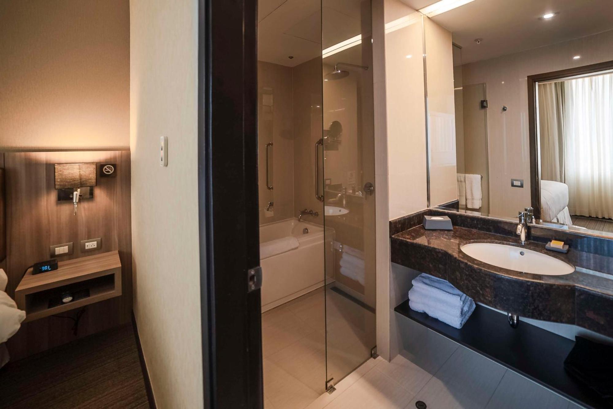 Hotel Doubletree By Hilton Trujillo à Encalada Extérieur photo